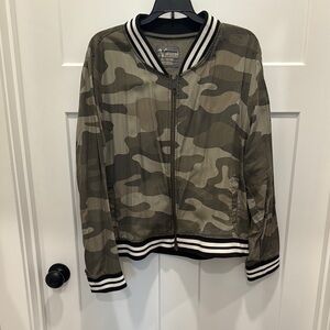 Natural Reflections Camo Bomber Jacket XL Women’s